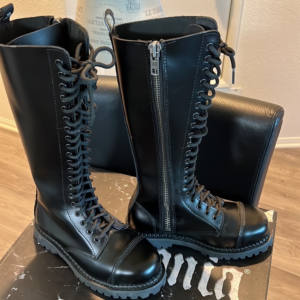 Demonia 20-eyehole leather knee high boots with zip sides. - Picture 2 of 6
